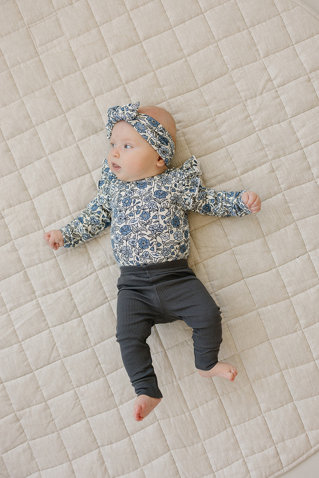Girls’ ruffle shoulder bodysuit in white with blue flower design