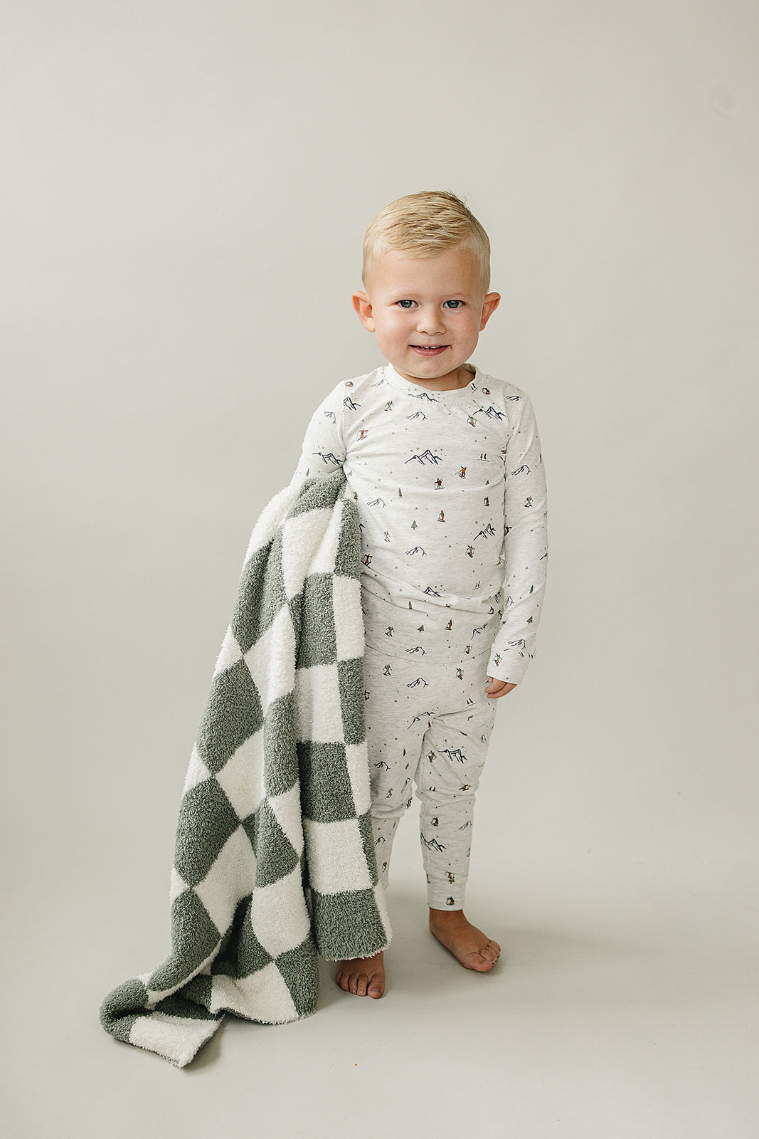 Cozy toddler lounge set with long sleeves and pants
